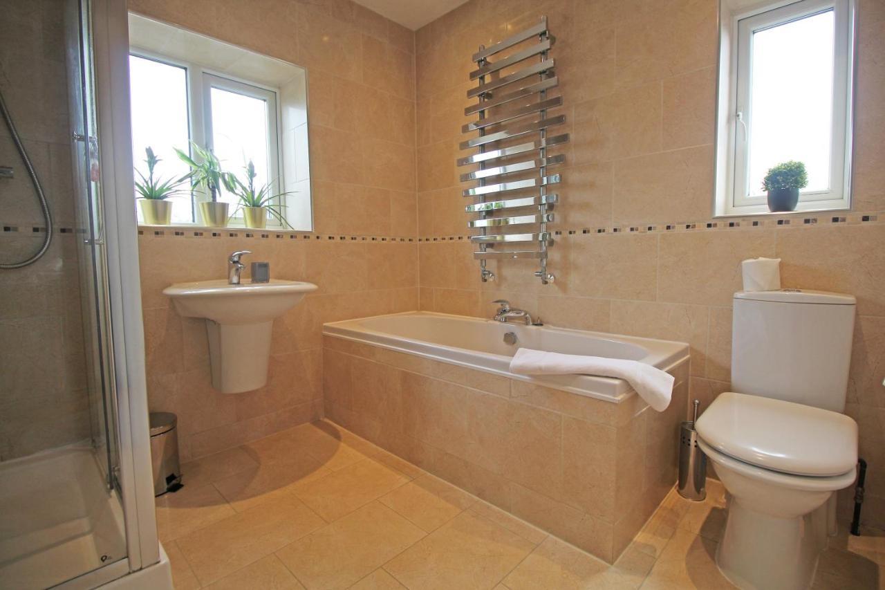 Queens Road - Luxury Spacious Home In Chester Christleton Eksteriør billede