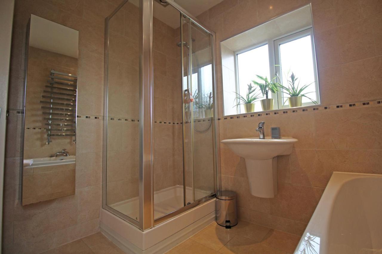 Queens Road - Luxury Spacious Home In Chester Christleton Eksteriør billede