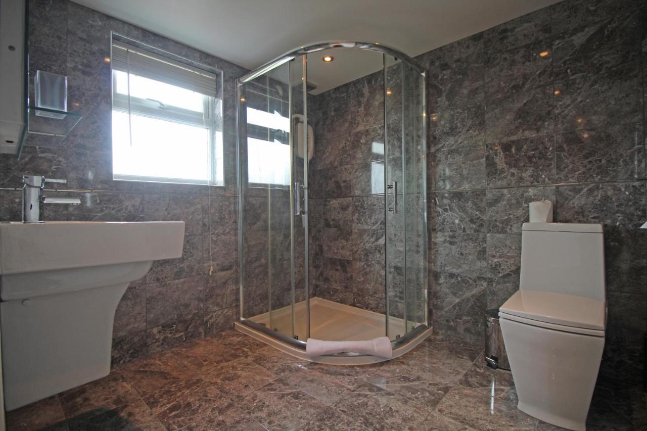Queens Road - Luxury Spacious Home In Chester Christleton Eksteriør billede