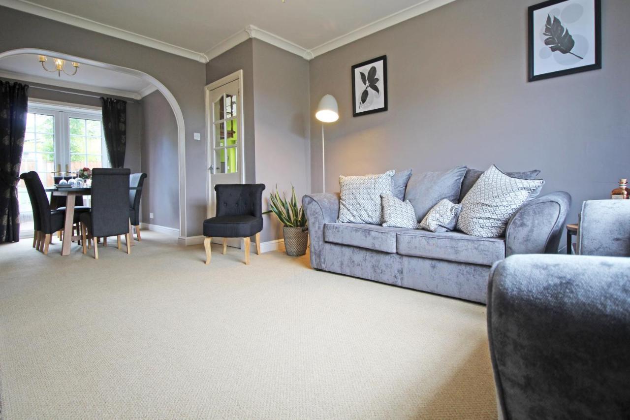 Queens Road - Luxury Spacious Home In Chester Christleton Eksteriør billede