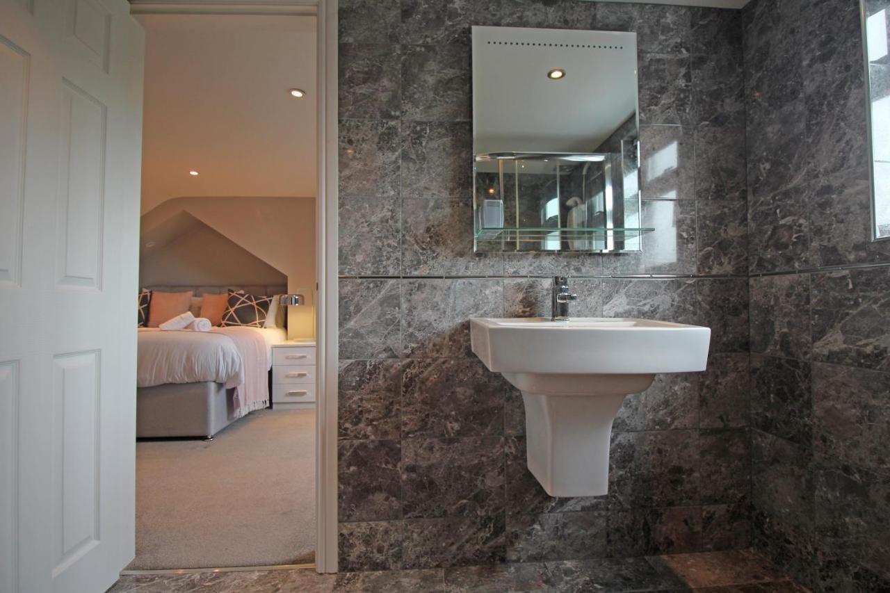 Queens Road - Luxury Spacious Home In Chester Christleton Eksteriør billede