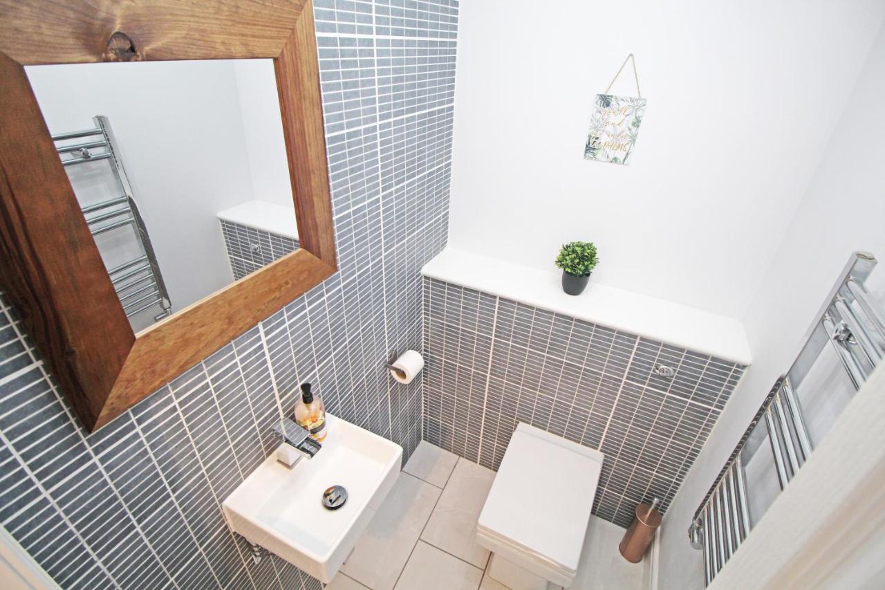Queens Road - Luxury Spacious Home In Chester Christleton Eksteriør billede