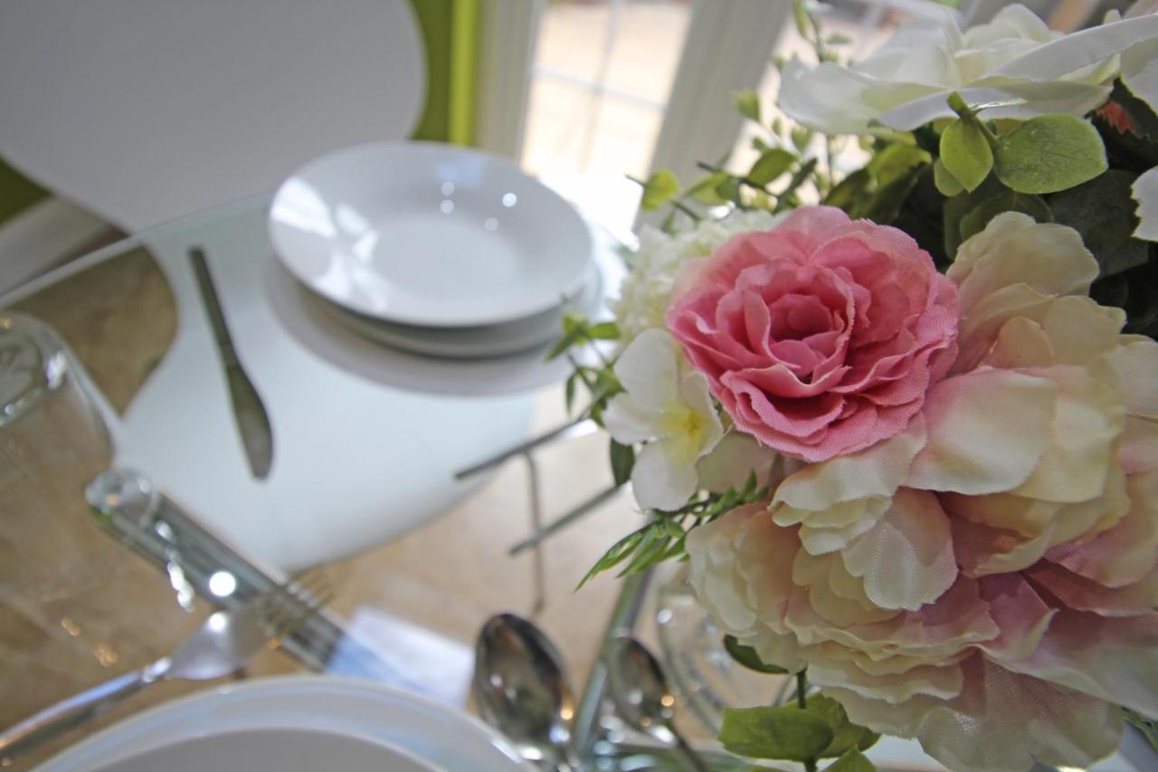 Queens Road - Luxury Spacious Home In Chester Christleton Eksteriør billede