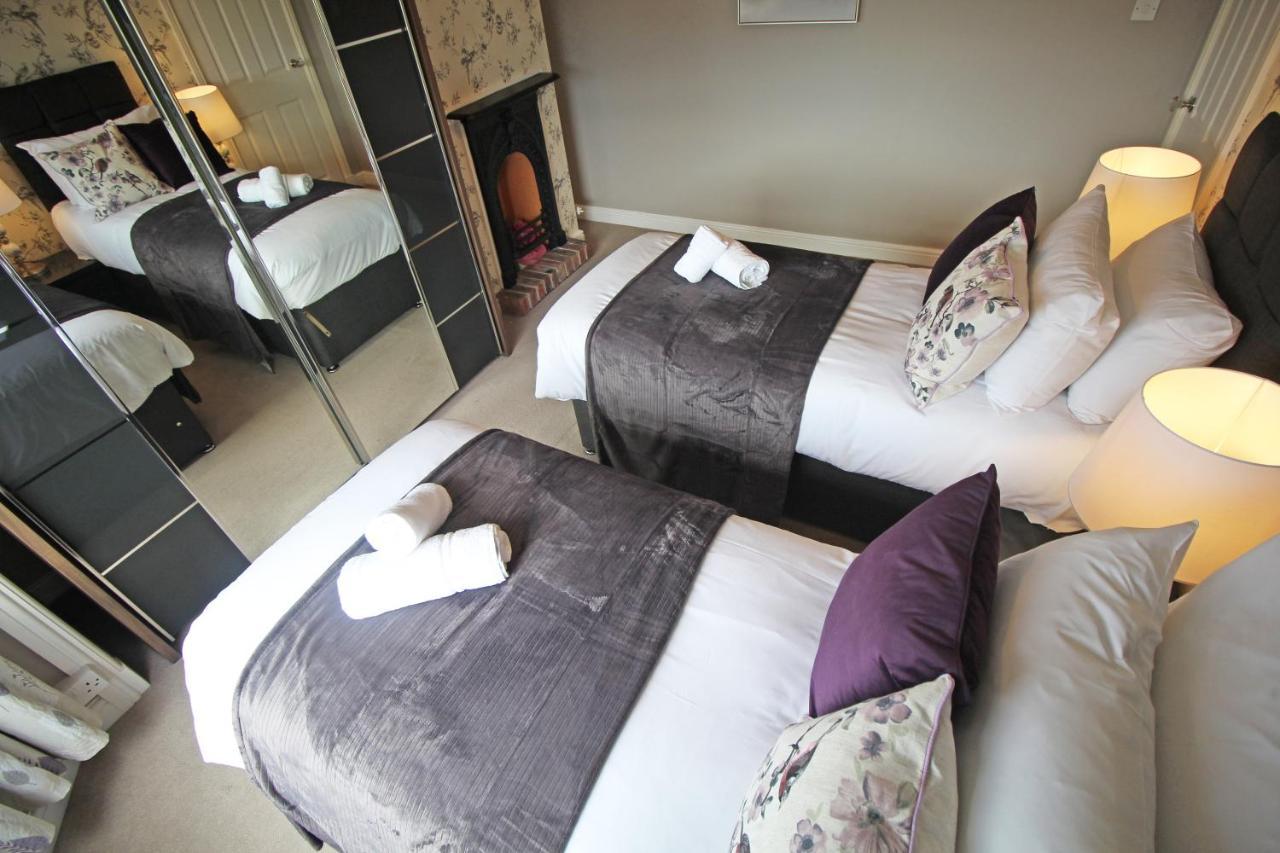 Queens Road - Luxury Spacious Home In Chester Christleton Eksteriør billede