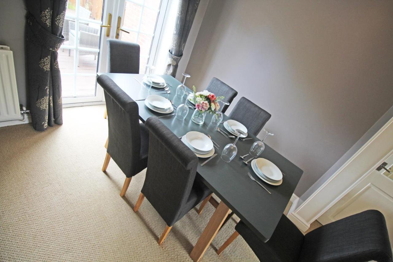 Queens Road - Luxury Spacious Home In Chester Christleton Eksteriør billede