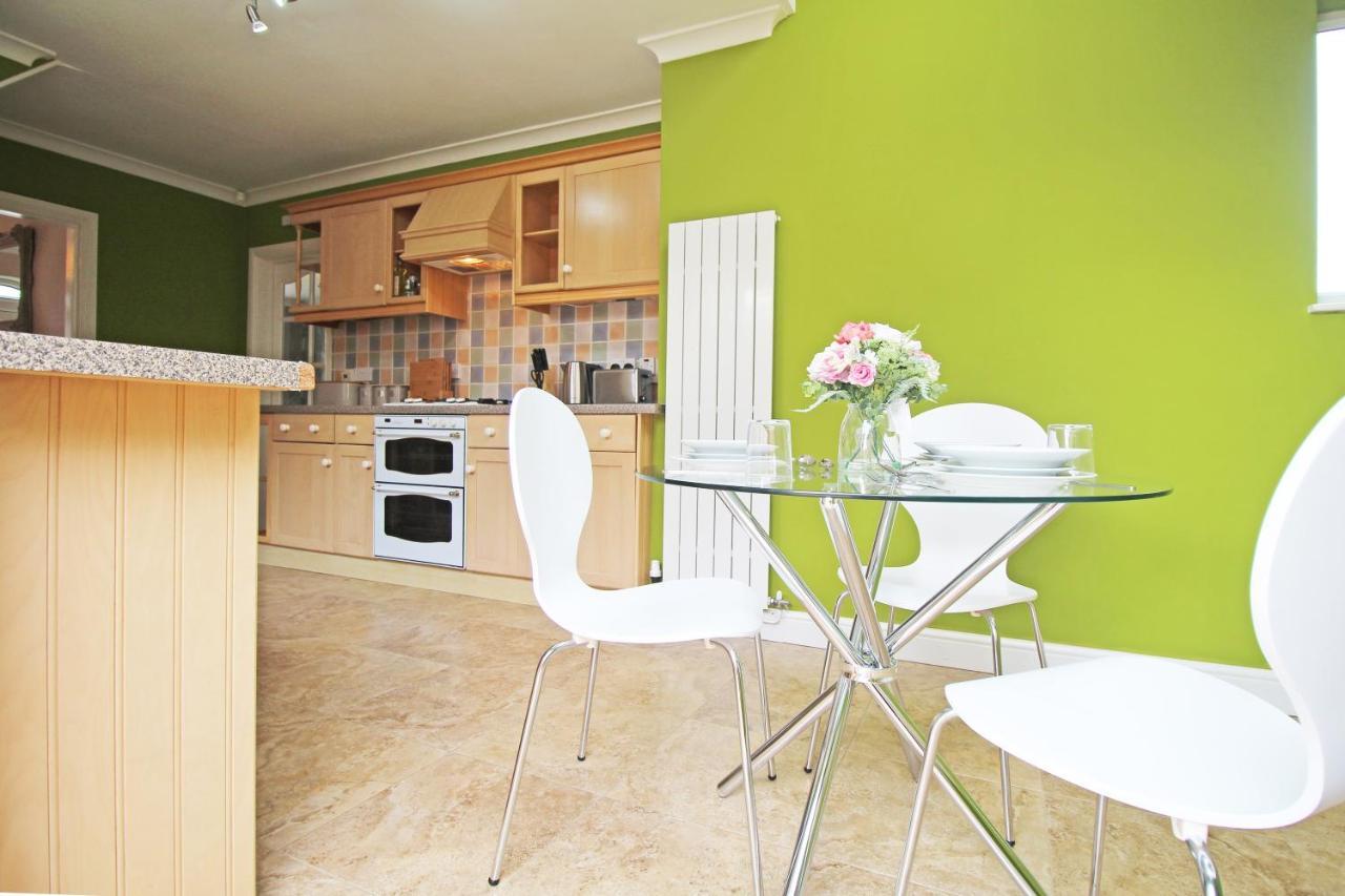 Queens Road - Luxury Spacious Home In Chester Christleton Eksteriør billede